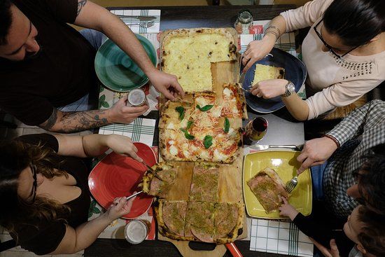 Gisira pizza and drinks